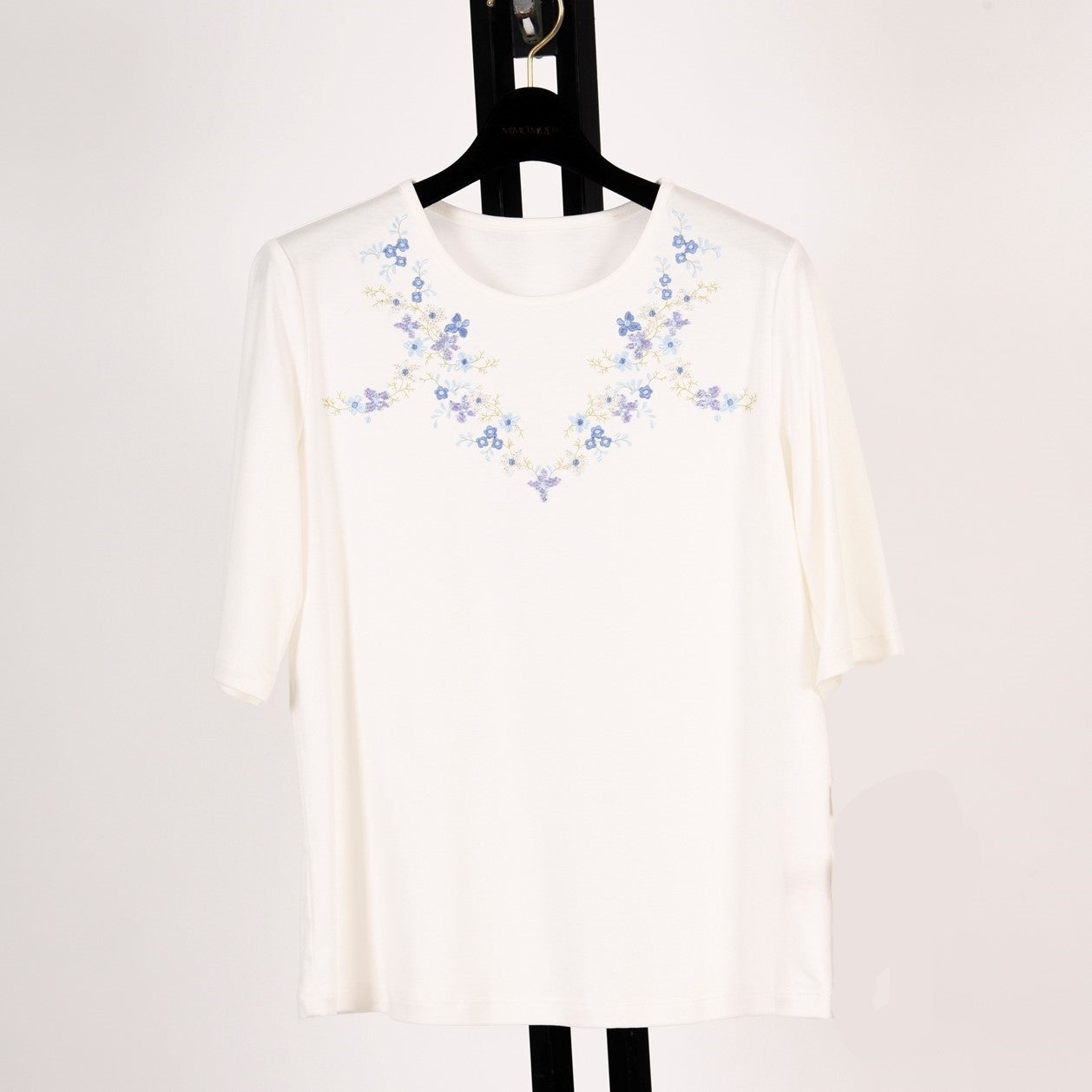 【OUTLET】小花刺しゅう カットソー MIMO MODA 2542300