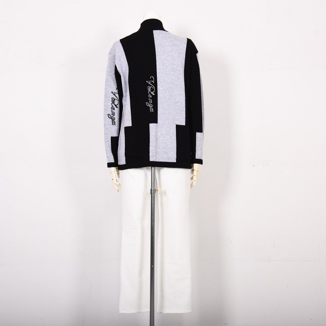 ケーブル編み×縦ロゴ ハイネックニット VALENZA 5153708