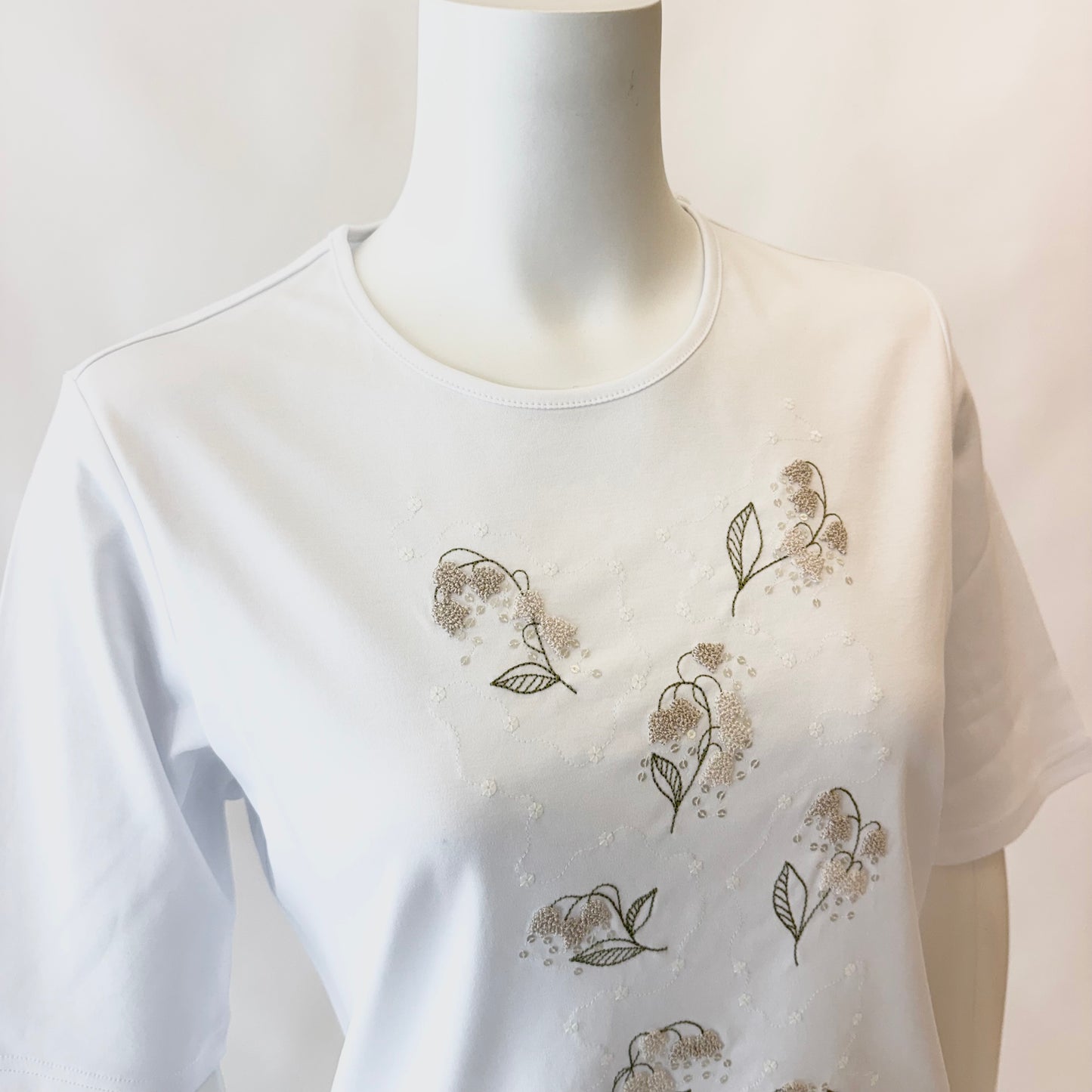 【コットン100%】すずらんモチーフカットソー　MIMO MODA　2552261