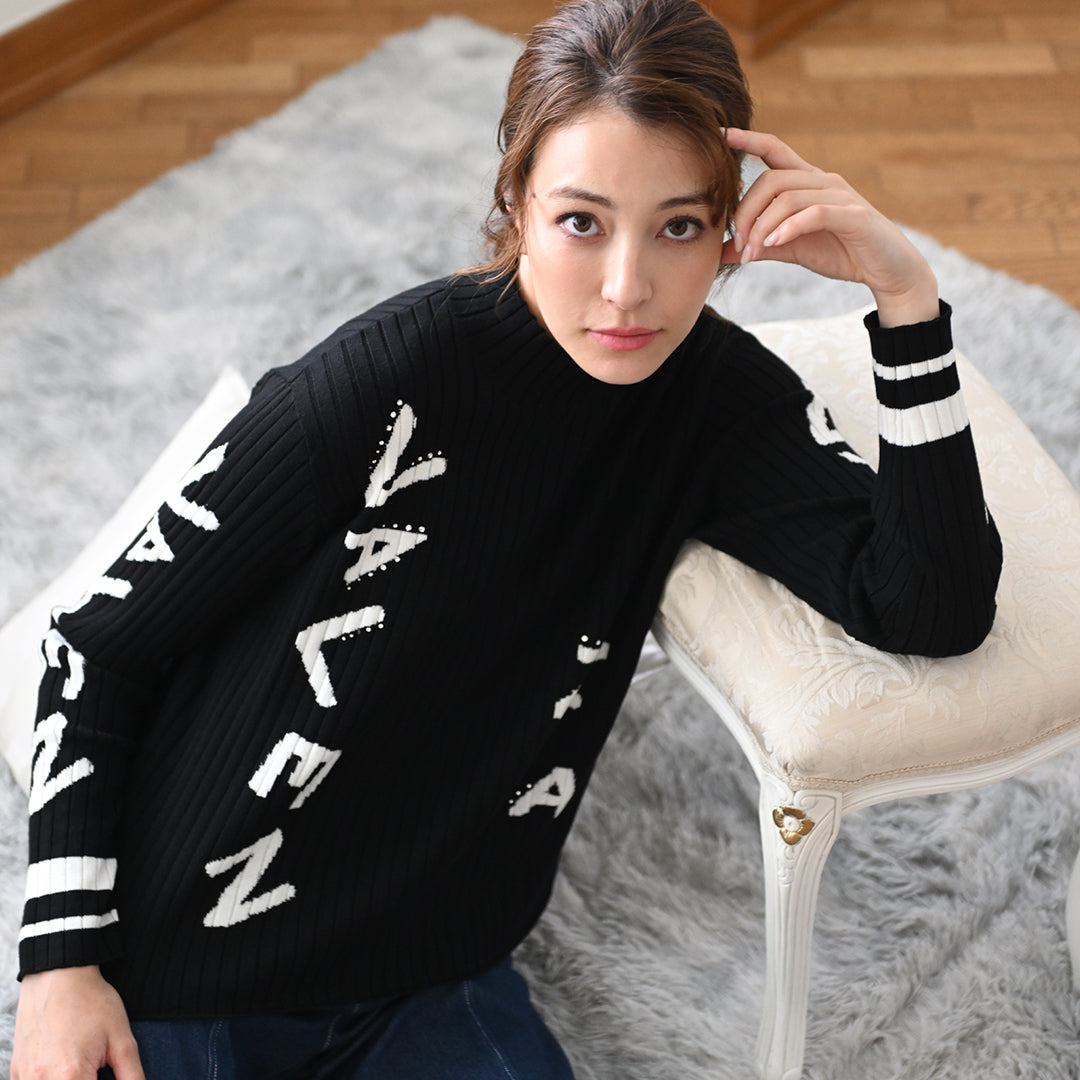 【滑らかタッチ】縦ラインロゴ ハイネックニット　VALENZA　5153700