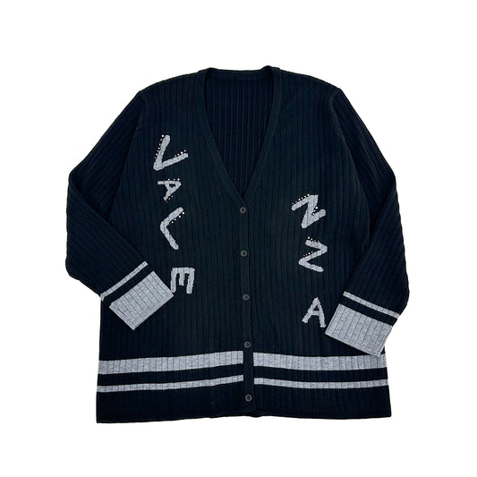 【滑らかタッチ】縦ラインロゴ ニットカーディガン　VALENZA　5153704