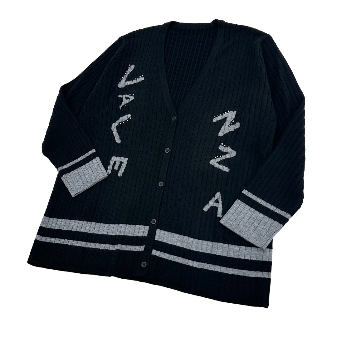 【滑らかタッチ】縦ラインロゴ ニットカーディガン　VALENZA　5153704