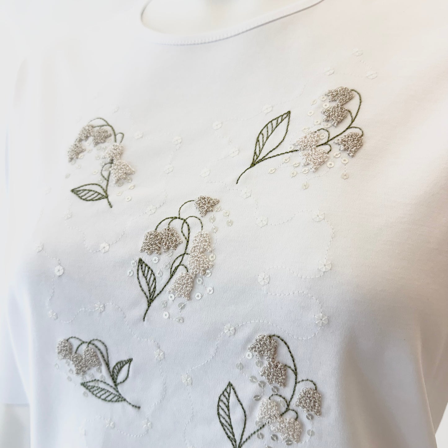 【コットン100%】すずらんモチーフカットソー　MIMO MODA　2552261