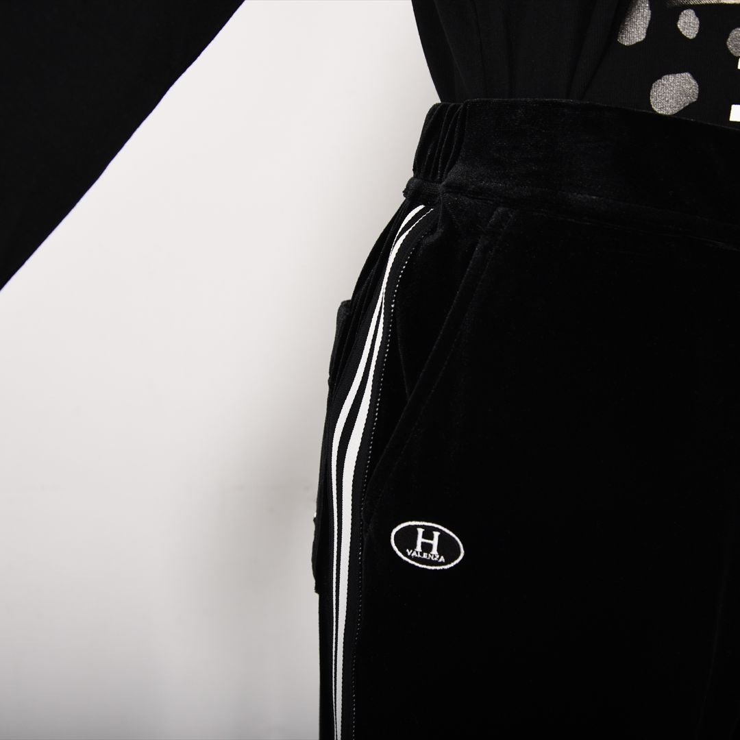 【上品な光沢】サイドライン ストレッチベロアパンツ　VALENZA home　5356300