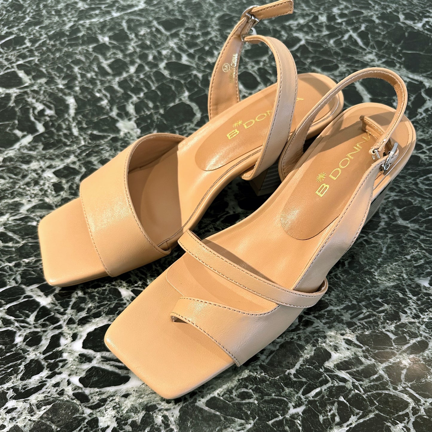 [OUTLET] 不對稱涼鞋 B DONNA 