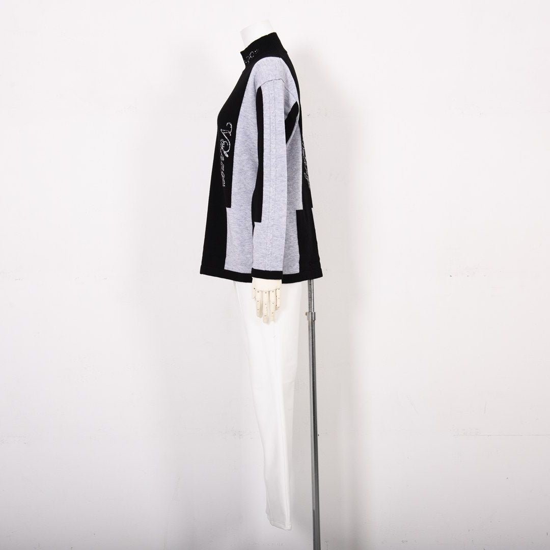 ケーブル編み×縦ロゴ ハイネックニット　VALENZA　5153708