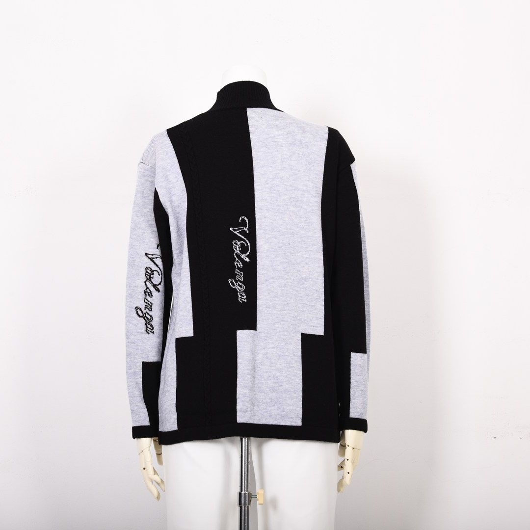 ケーブル編み×縦ロゴ ハイネックニット　VALENZA　5153708