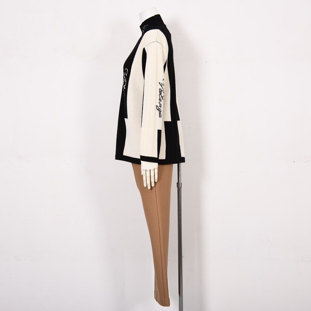 ケーブル編み×縦ロゴ ハイネックニット　VALENZA　5153708