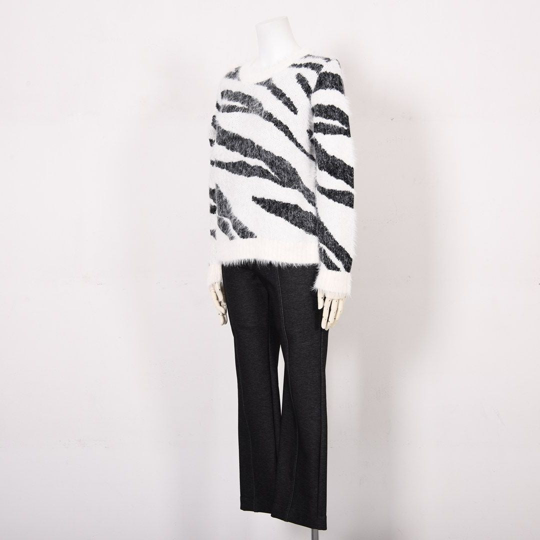 【Lサイズ】ゼブラ柄 ふわふわニット　VALENZA　5553705