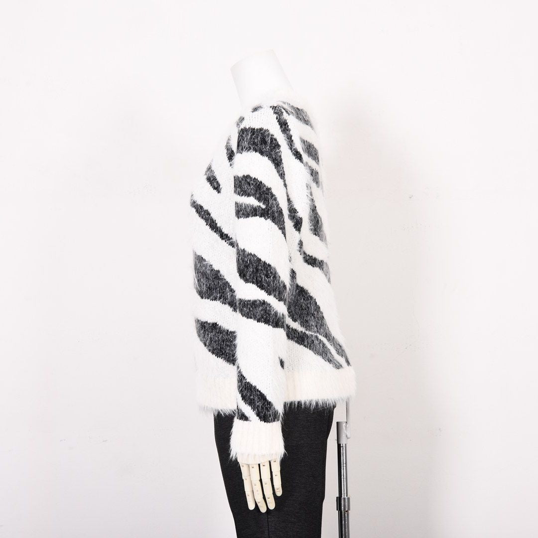 【Lサイズ】ゼブラ柄 ふわふわニット　VALENZA　5553705