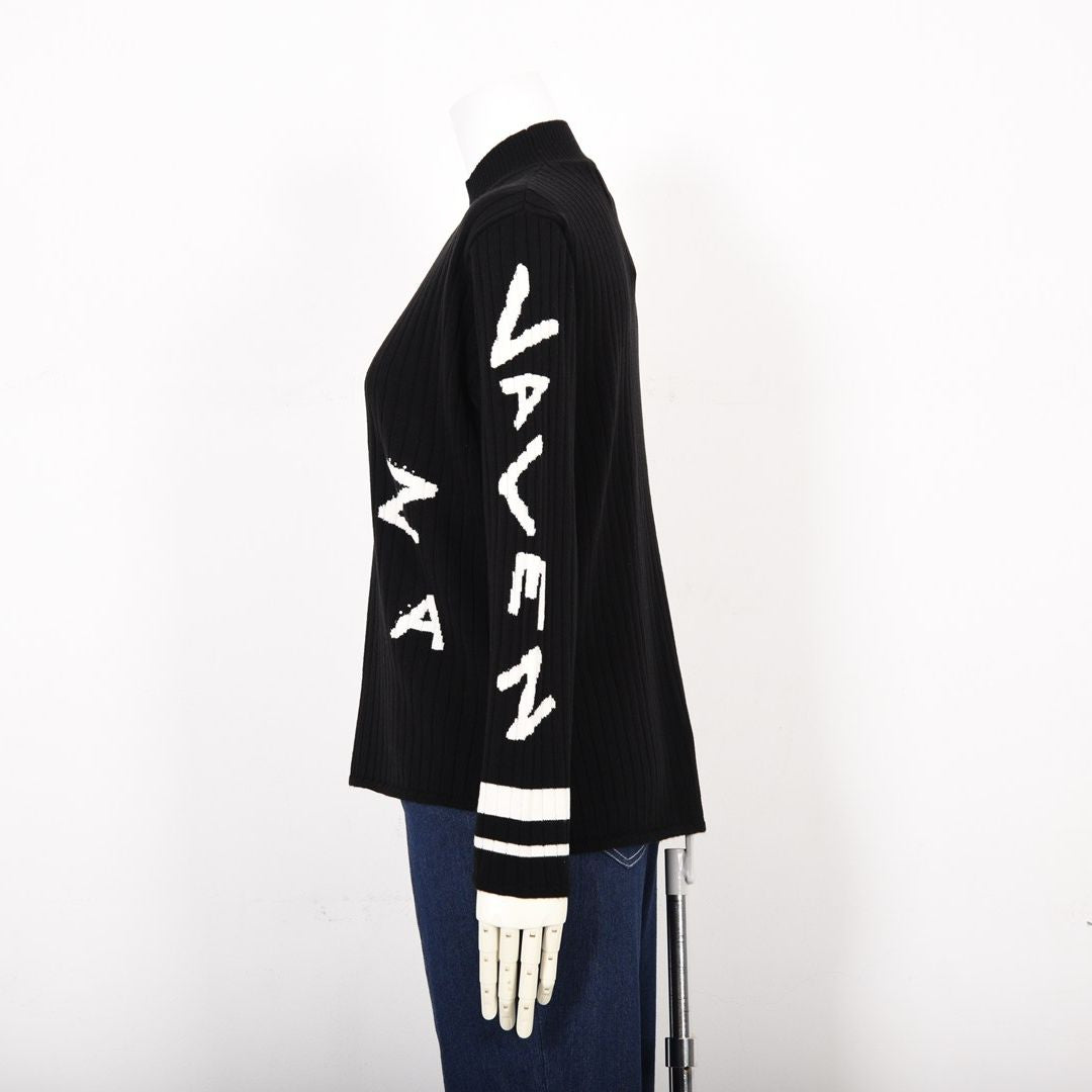 【滑らかタッチ】縦ラインロゴ ハイネックニット　VALENZA　5153700