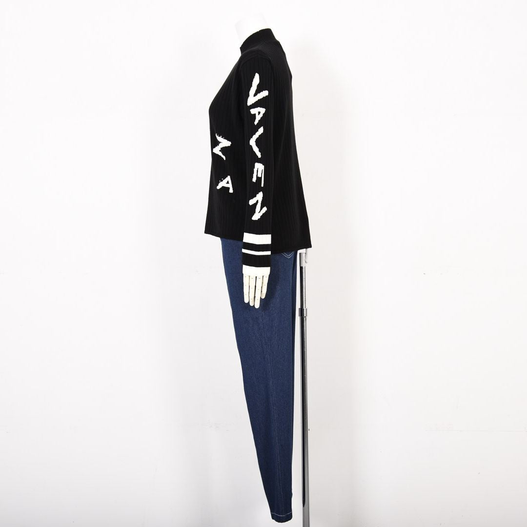 【滑らかタッチ】縦ラインロゴ ハイネックニット　VALENZA　5153700