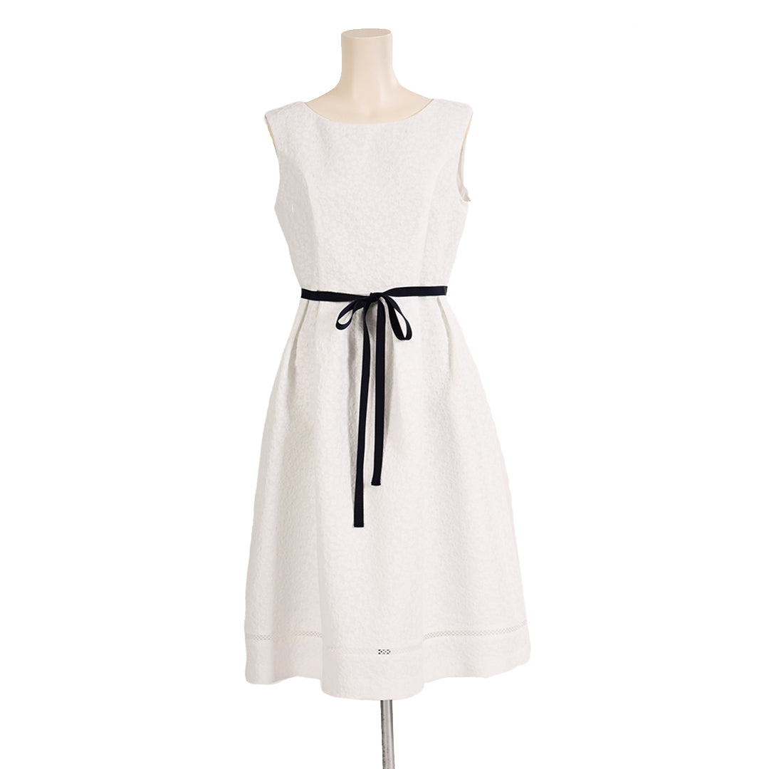 Dear Princess ディアプリンセス　ディアプリ　花柄　ジャガード　リボン　ウエストリボン　フィット＆フレア　裾梯子レース　ノースリーブ　ノーカラー